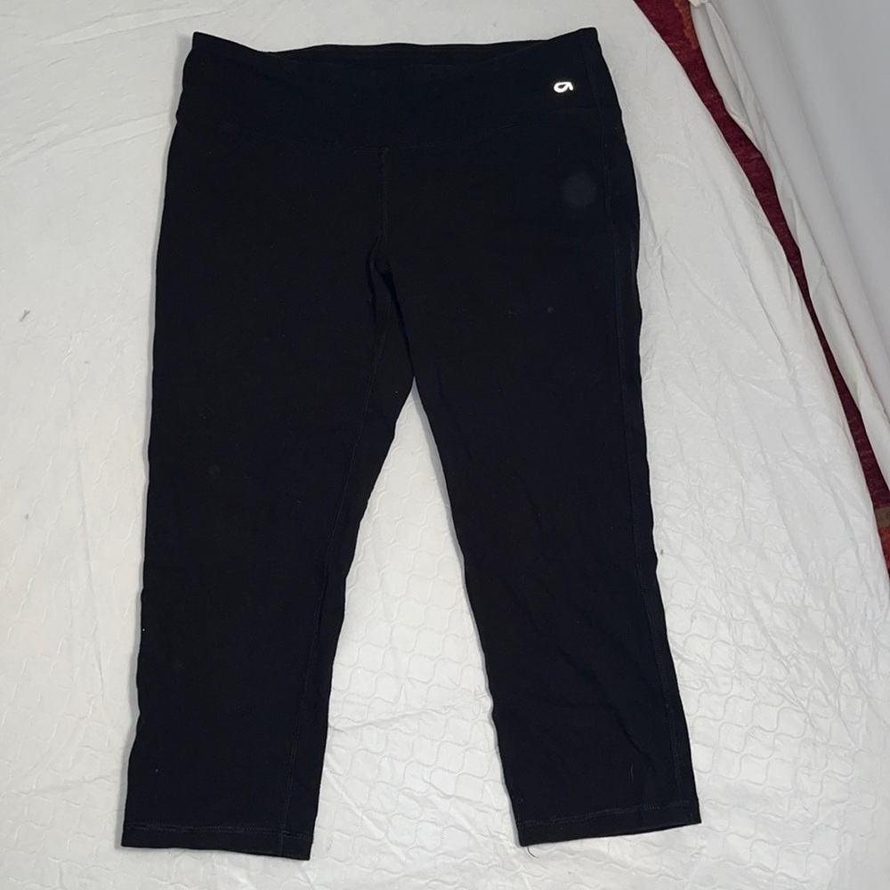 GapFit black capri workout leggings